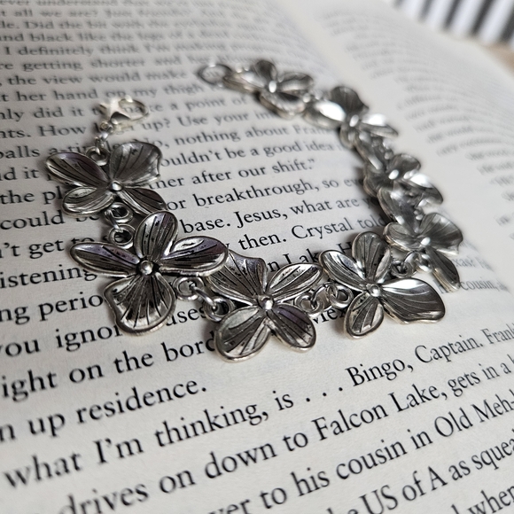 Silver Floral Bracelet - Picture 5 of 7